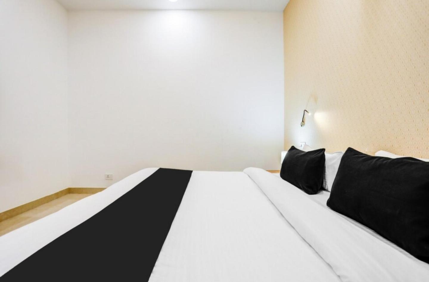 The Grand Blue Hotel Greater Noida Kültér fotó