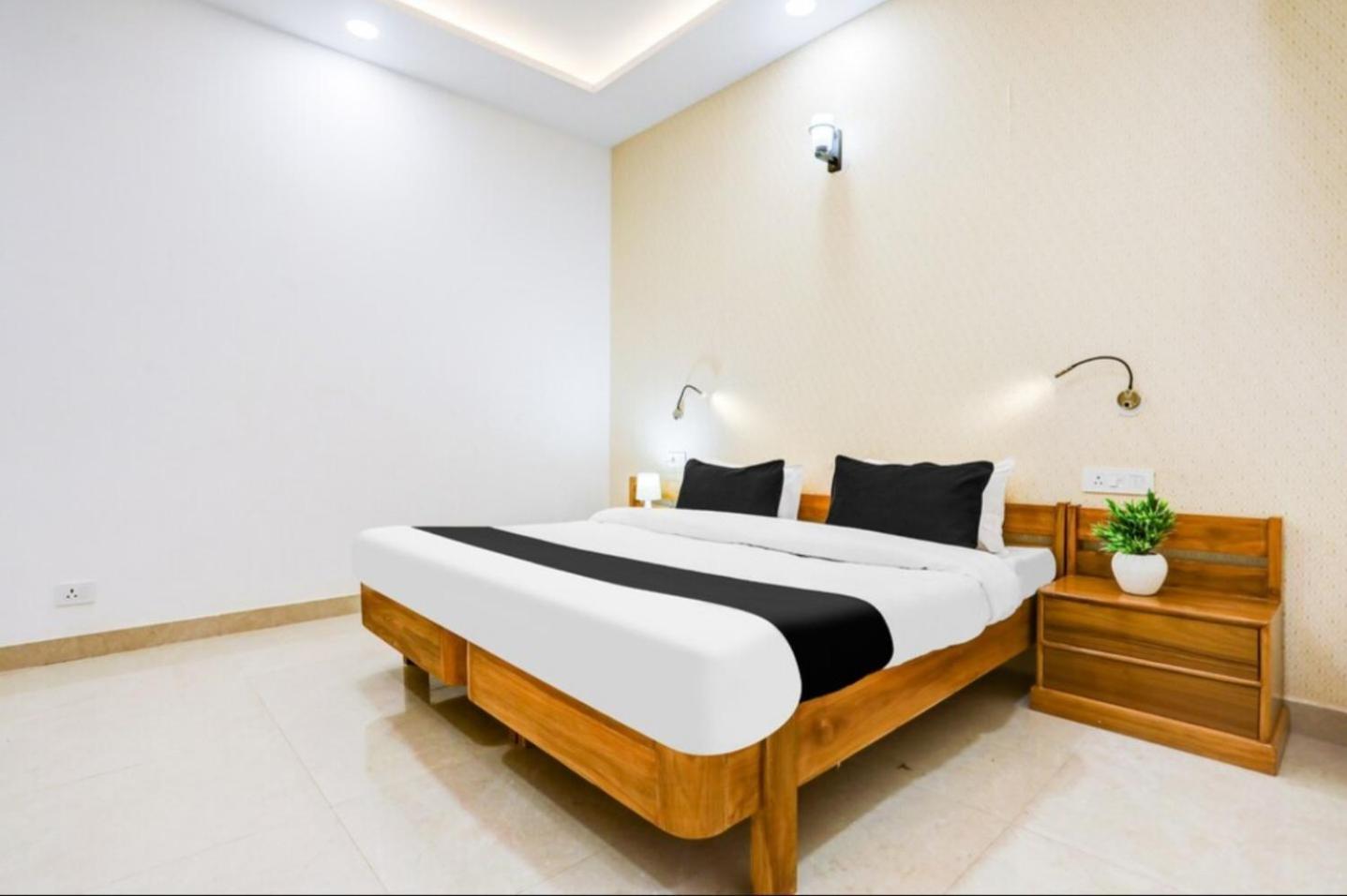 The Grand Blue Hotel Greater Noida Kültér fotó