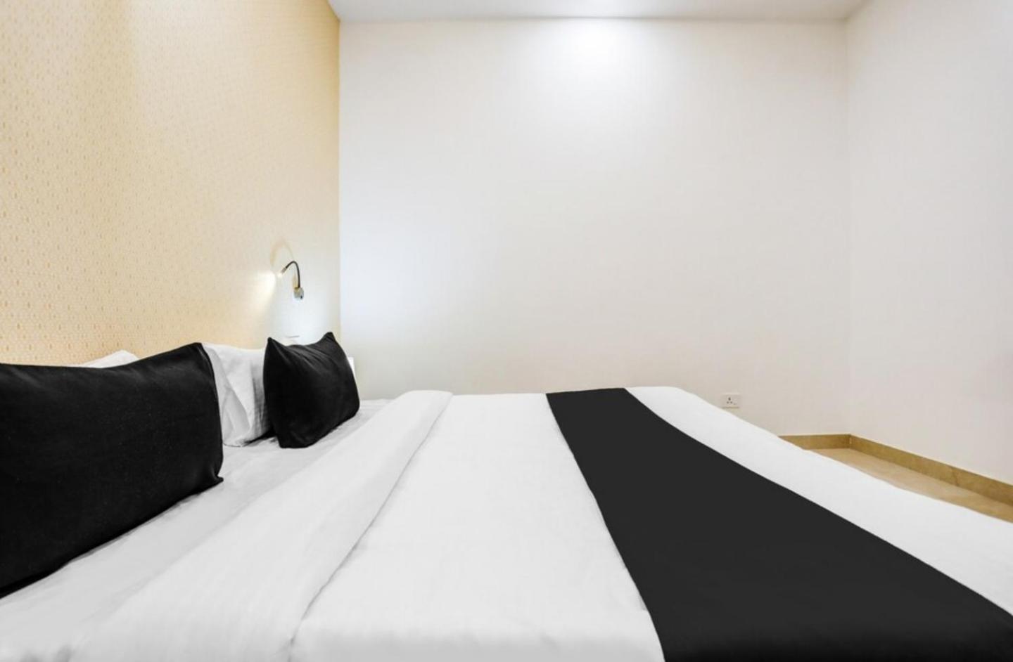 The Grand Blue Hotel Greater Noida Kültér fotó