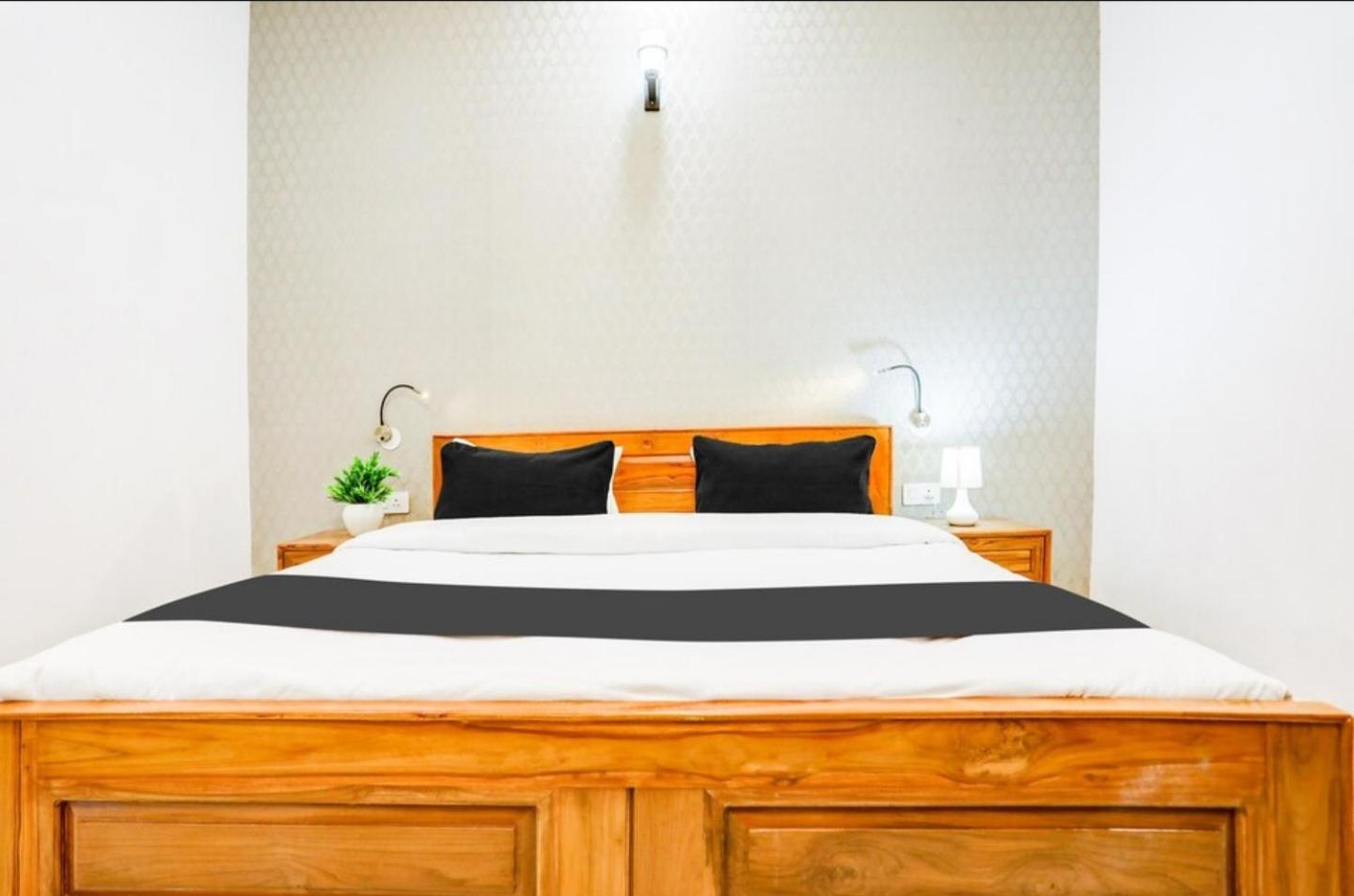 The Grand Blue Hotel Greater Noida Kültér fotó