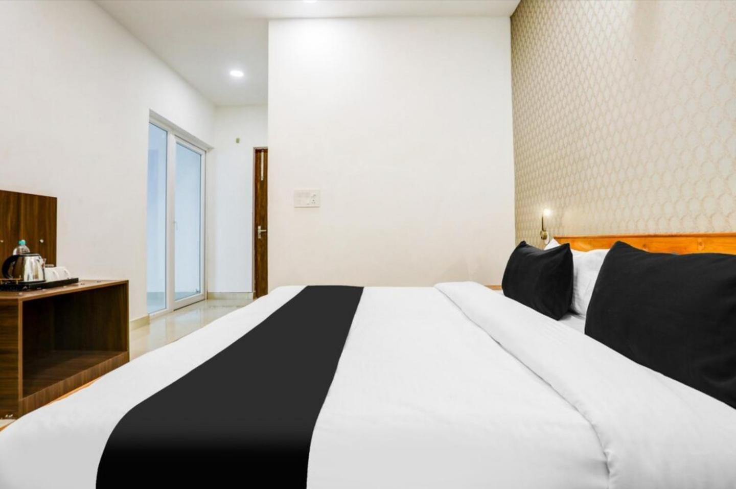 The Grand Blue Hotel Greater Noida Kültér fotó