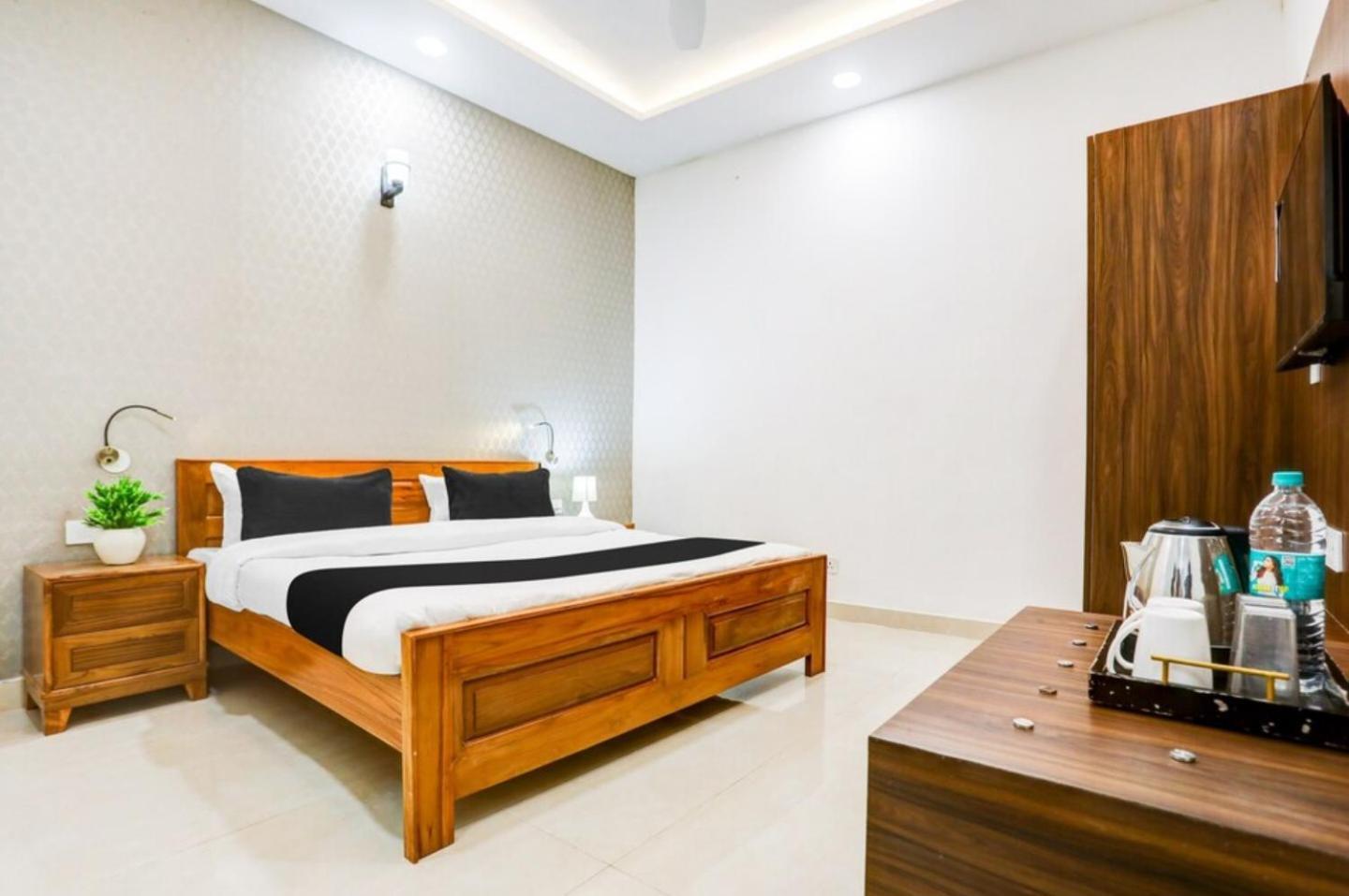 The Grand Blue Hotel Greater Noida Kültér fotó
